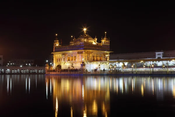 Zlatý chrám Amritsar v Indii — Stock fotografie