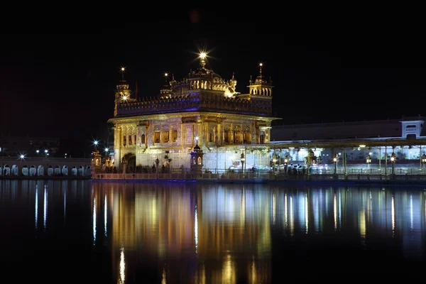 Il Tempio d'Oro di Amritsar in India — Foto Stock