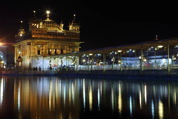 Zlatý chrám Amritsar v Indii — Stock fotografie