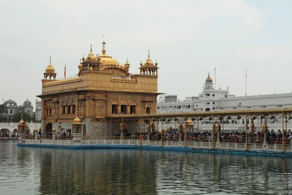 Der goldene amrizar-tempel in indien — Stockfoto