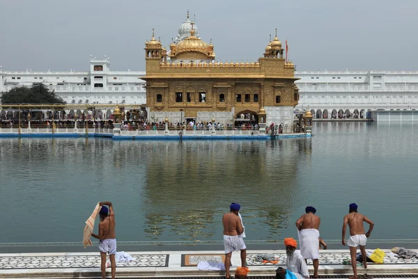 O Templo de Ouro de Amritsar na Índia — Fotografia de Stock