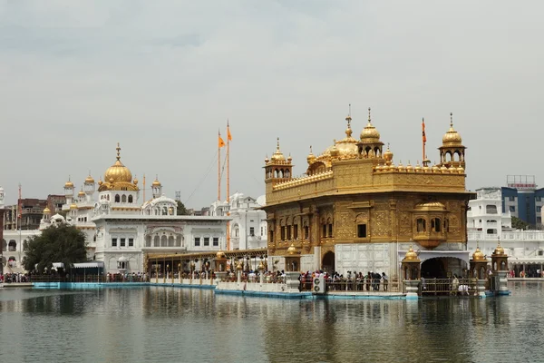 Der goldene amrizar-tempel in indien — Stockfoto