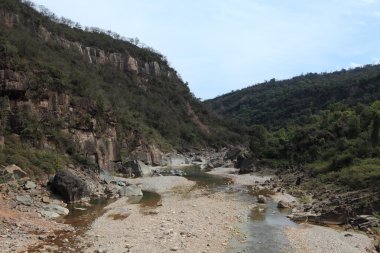 Kuzey Hindistan'da nehir manzara