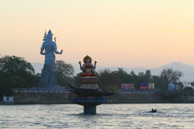 Hindistan'da Ganj üzerinde kutsal şehir Haridwar