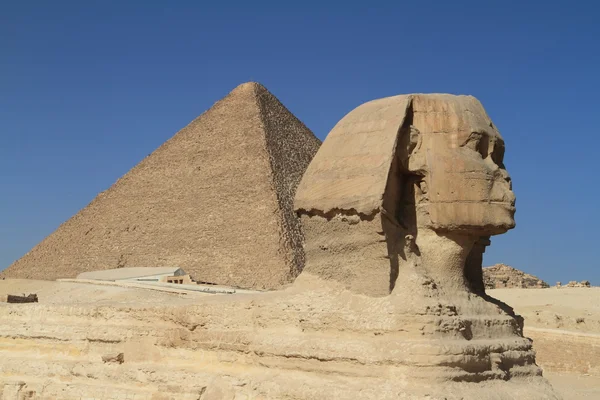 De piramides en sfinx van Gizeh in Egypte — Stockfoto