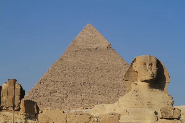 エジプトのギザのピラミッドとスフィンクス — ストック写真