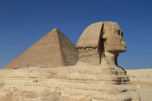 Les pyramides et le sphinx d'Egypte — Photo