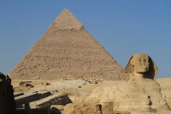 Pyramiderna och sfinxen i Egypten — Stockfoto