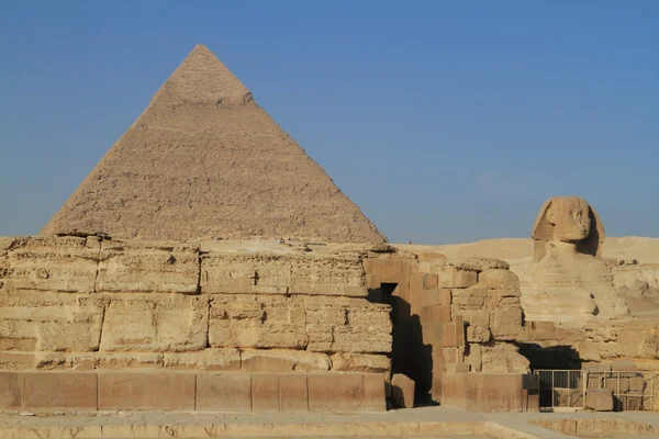 Пирамиды и Сфинкс Египта — стоковое фото