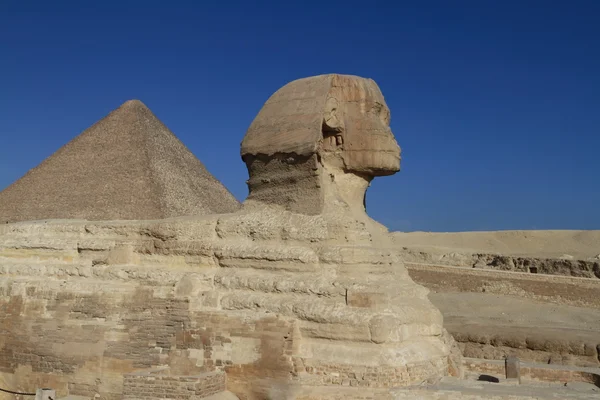 Pyramiden und Sphinx in Ägypten — Stockfoto