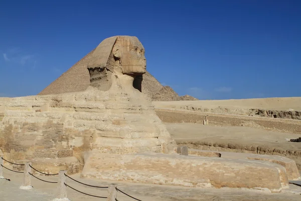 Pyramiden und Sphinx in Ägypten — Stockfoto