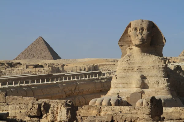 As pirâmides e a esfinge do Egito — Fotografia de Stock