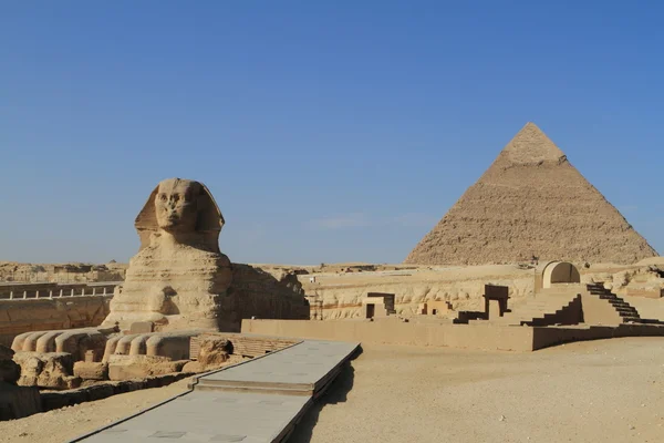 Pyramiden und Sphinx in Ägypten — Stockfoto