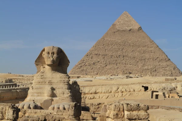 Pyramiden und Sphinx in Ägypten — Stockfoto