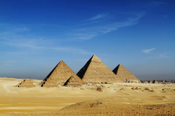 Las pirámides y la esfinge de Egipto — Foto de Stock