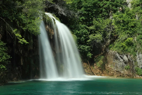 Plitvice Lakes National Park and waterfalls in Croatia — Stock Photo, Image