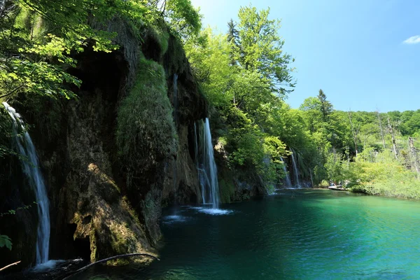 Parque Nacional dos Lagos de Plitvice e cachoeiras na Croácia — Fotografia de Stock