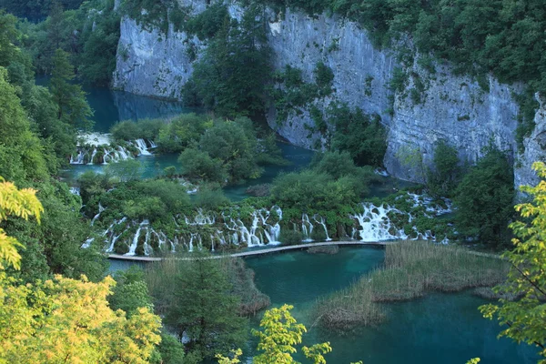 Plitvice Lakes National Park and waterfalls in Croatia — Stock Photo, Image