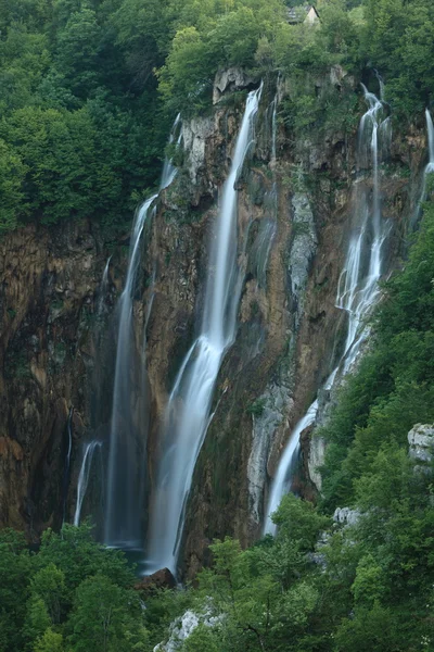 Plitvice Gölleri Milli Parkı ve şelaleler Hırvatistan — Stok fotoğraf