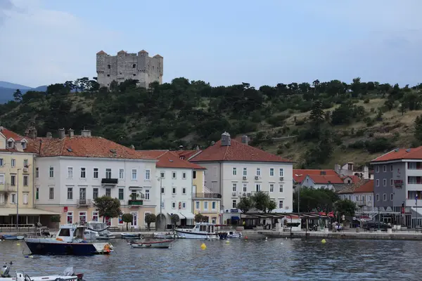 A cidade de Senj no mar Adriático na Croácia — Fotografia de Stock