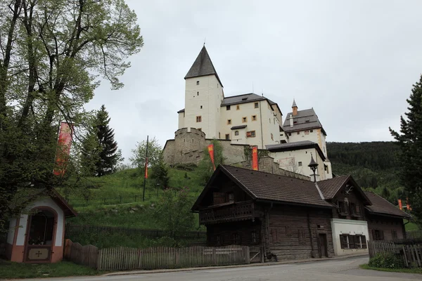 O Castelo de Mauterndorf na Áustria — Fotografia de Stock