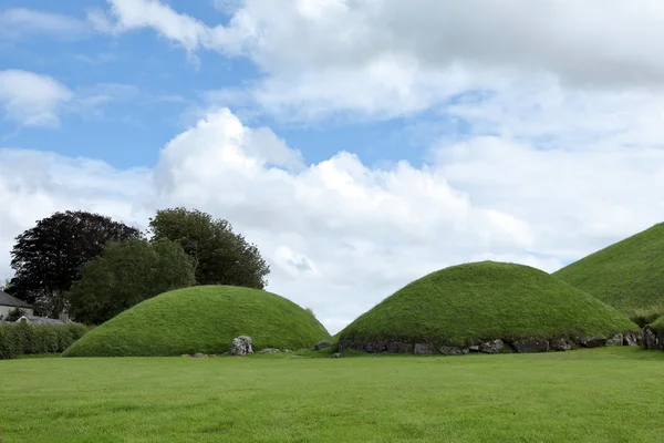 De grafheuvels van Newgrange in Noord-Ierland — Stockfoto