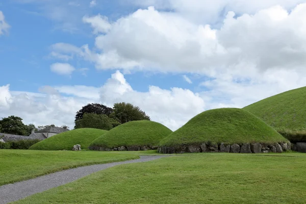 De grafheuvels van Newgrange in Noord-Ierland — Stockfoto