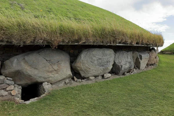 De grafheuvels van Newgrange in Noord-Ierland — Stockfoto