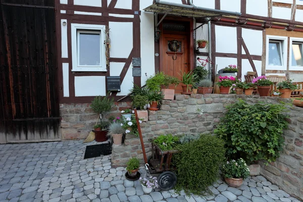 Decorated entrance of an old farmhouse — Stock Photo, Image