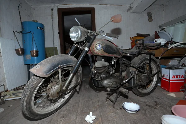 Motocicleta velha dos anos 50 — Fotografia de Stock
