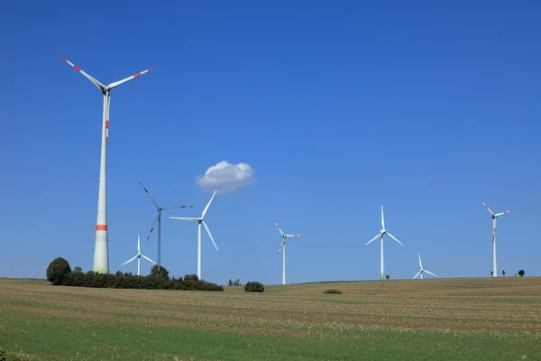 Windräder zur Stromerzeugung — Stockfoto