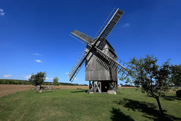 Molino de viento en Tuengeda en Turingia en Alemania — Foto de Stock