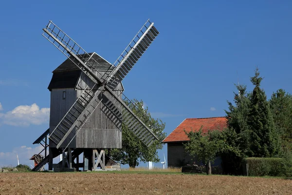 Molino de viento en Tuengeda en Turingia en Alemania — Foto de Stock