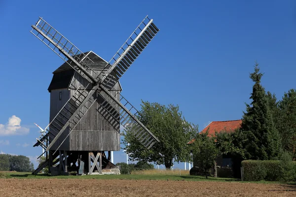 Windmühle in Tuengeda in Thüringen in Deutschland — Stockfoto