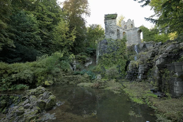 カッセルの Wilhelshoehe の山公園で噴水 — ストック写真