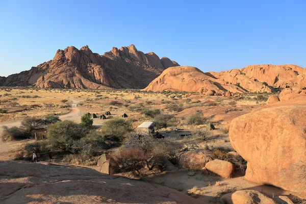 Campsites at the Spitzkoppe in Namibia — Stock Photo, Image