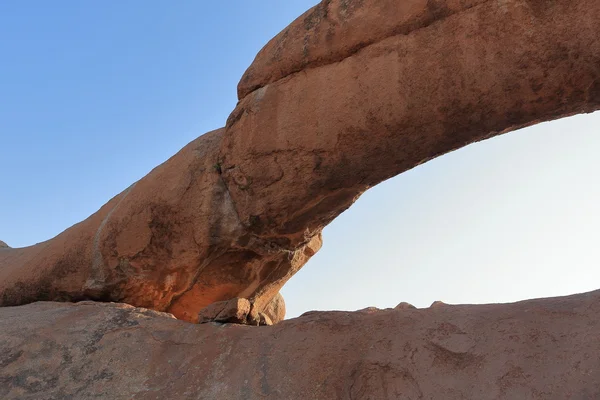 El puente del arco de roca en Namibia — Foto de Stock