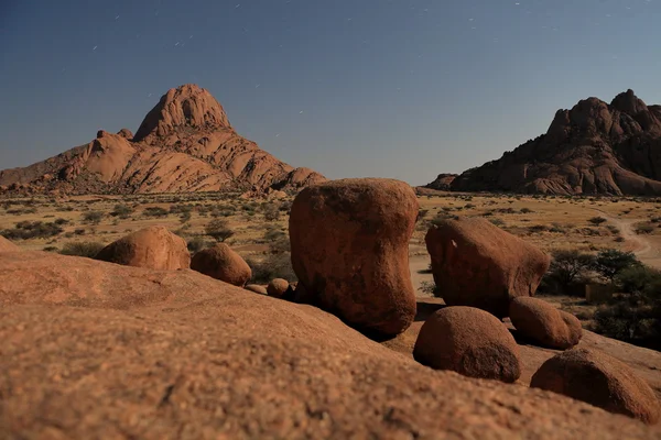 Namibya ülkesindeki Spitzkoppe