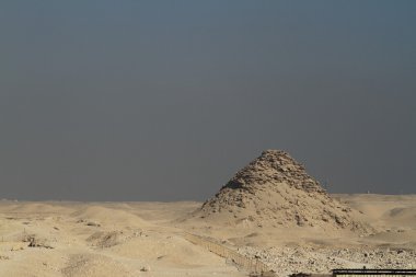 Tapınak ve Saqqara Mısır piramitleri