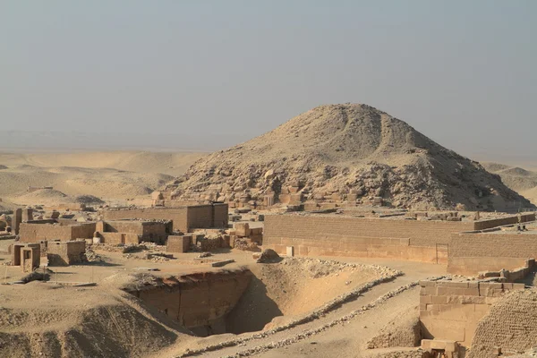 Les temples et les pyramides de Saqqara en Egypte — Photo