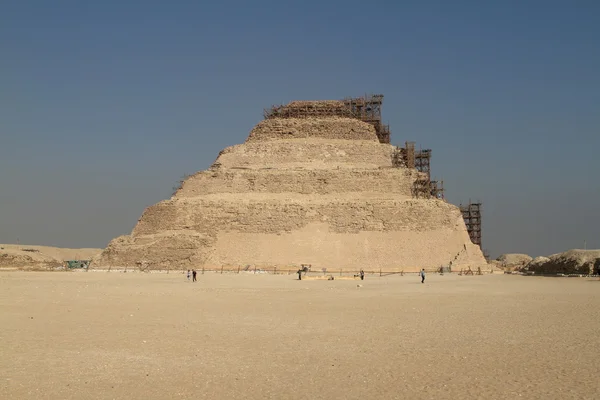 Chrámy a pyramidy v Sakkáře v Egyptě — Stock fotografie