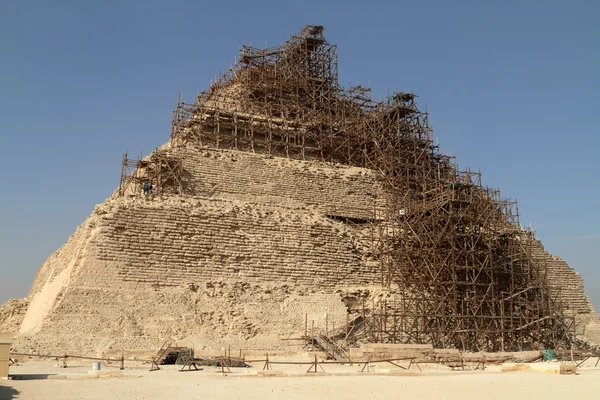 Chrámy a pyramidy v Sakkáře v Egyptě — Stock fotografie