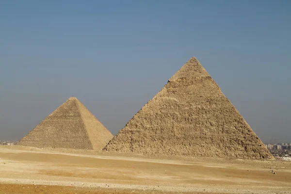 Pyramiderna och sfinxen i Giza i Egypten — Stockfoto