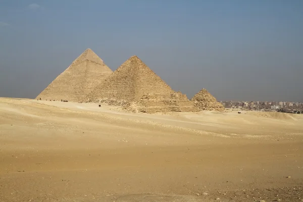 Pyramiderna och sfinxen i Giza i Egypten — Stockfoto