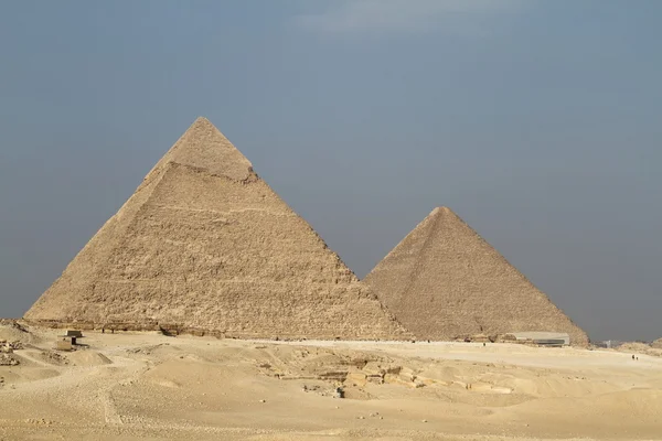 Pyramiderna och sfinxen i Giza i Egypten — Stockfoto