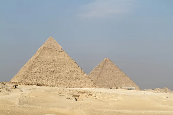 Pyramiderna och sfinxen i Giza i Egypten — Stockfoto