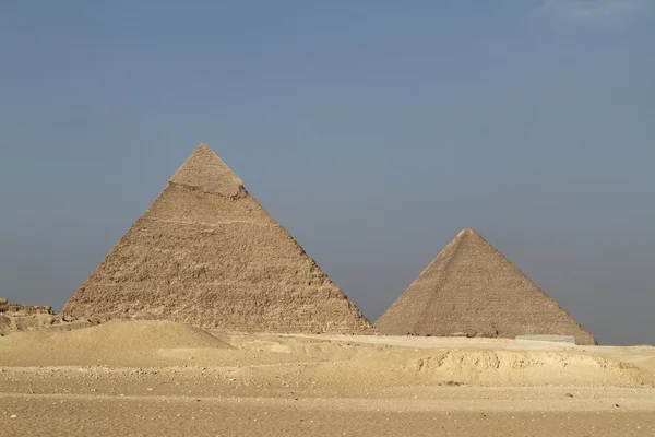 Pyramiderna och sfinxen i Giza i Egypten — Stockfoto