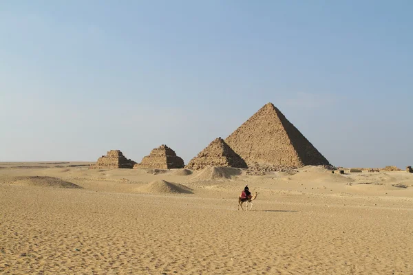 Пирамиды и Сфинкс Гизы в Египте — стоковое фото