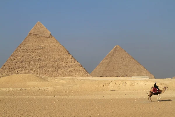 Pyramiderna och sfinxen i Giza i Egypten — Stockfoto