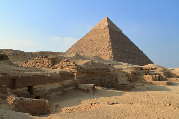 Pyramiderna och sfinxen i Giza i Egypten — Stockfoto